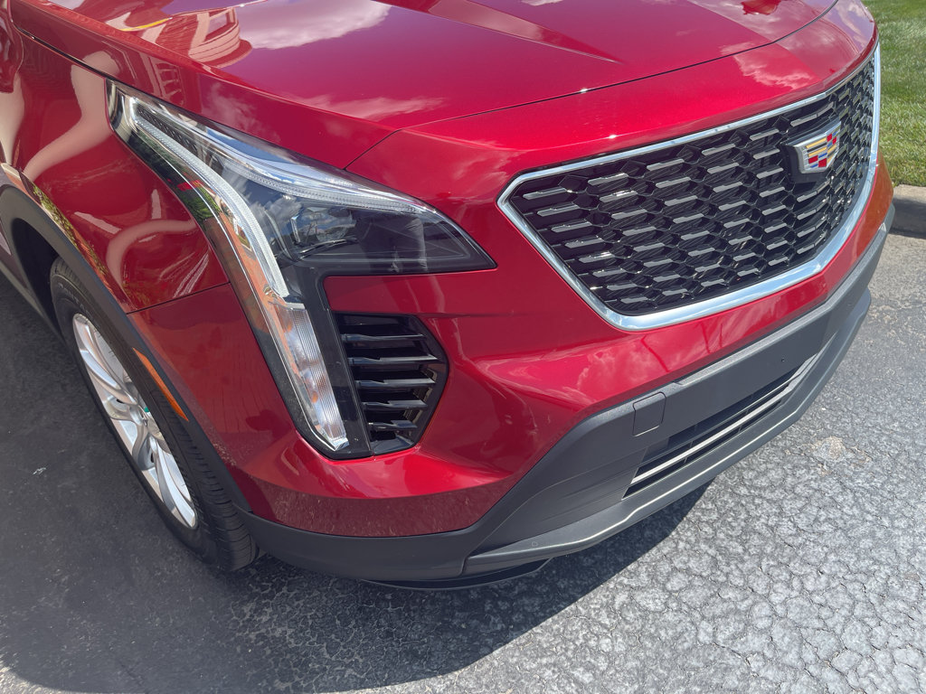 Used 2023 Cadillac XT4 Luxury w/ Cold Weather Package FWD image 4