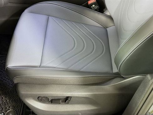 New 2026 Volkswagen Tiguan SE image 19