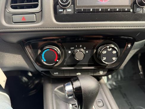 Used 2018 Honda HR-V LX image 14