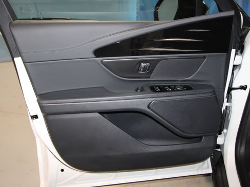 New 2026 Lincoln Nautilus Premier w/ Jet Appearance Package image 4