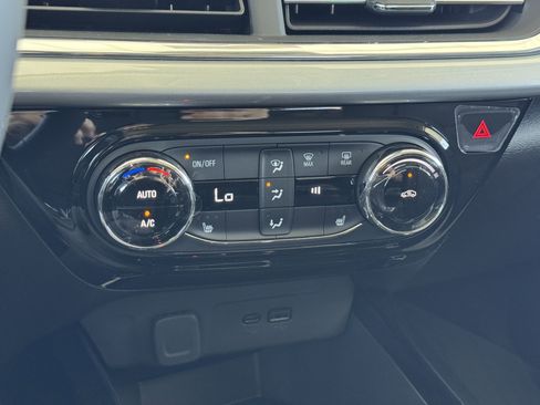 New 2025 Chevrolet Trax LT w/ LT Convenience Package image 21