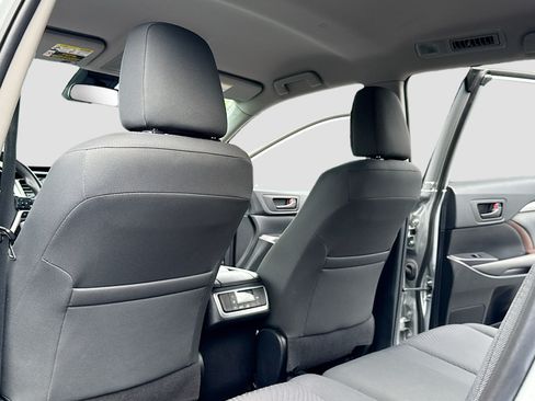 Used 2019 Toyota Highlander LE AWD/4WD image 6