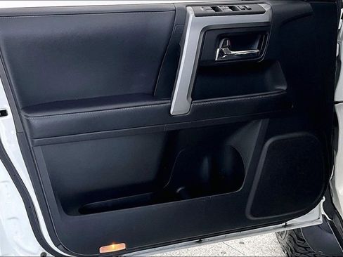 Used 2022 Toyota 4Runner SR5 RWD image 22