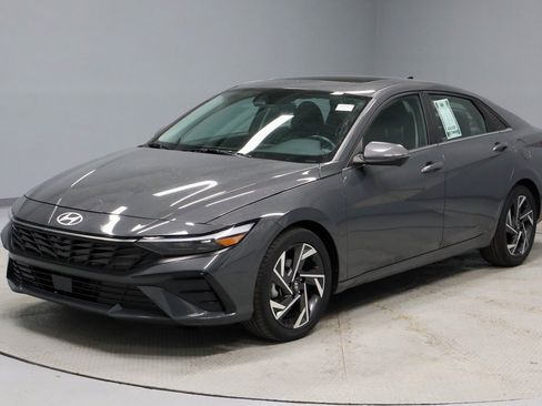 Certified 2024 Hyundai Elantra Limited image 9