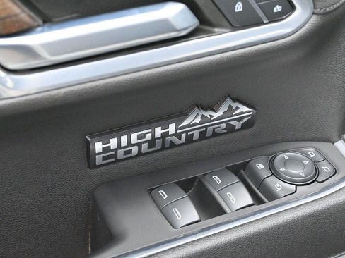 Used 2022 Chevrolet Silverado 1500 High Country w/ High Country Premium Package AWD/4WD image 11