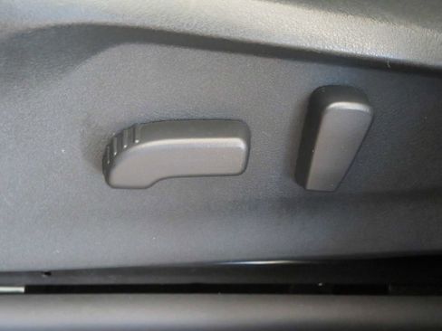 Used 2023 Subaru Ascent Premium w/ Convenience Package image 16