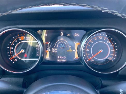 Used 2018 Jeep Wrangler Unlimited Sahara image 27