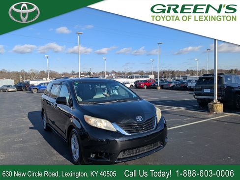Used 2012 Toyota Sienna LE image 1