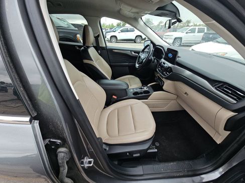 Used 2021 Ford Escape Titanium AWD/4WD image 14