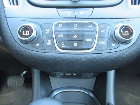 Used 2024 Chevrolet Malibu LT FWD image 24