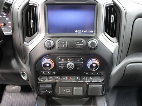 Used 2021 Chevrolet Silverado 1500 LTZ w/ Z71 Off-Road Package AWD/4WD image 16