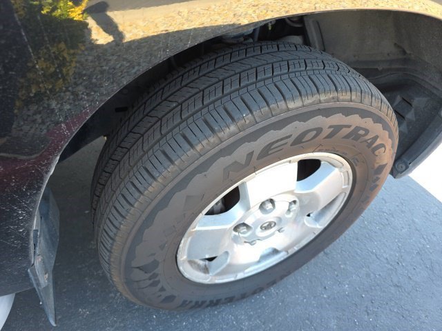 Used 2010 Toyota Tundra 4x4 CrewMax image 9