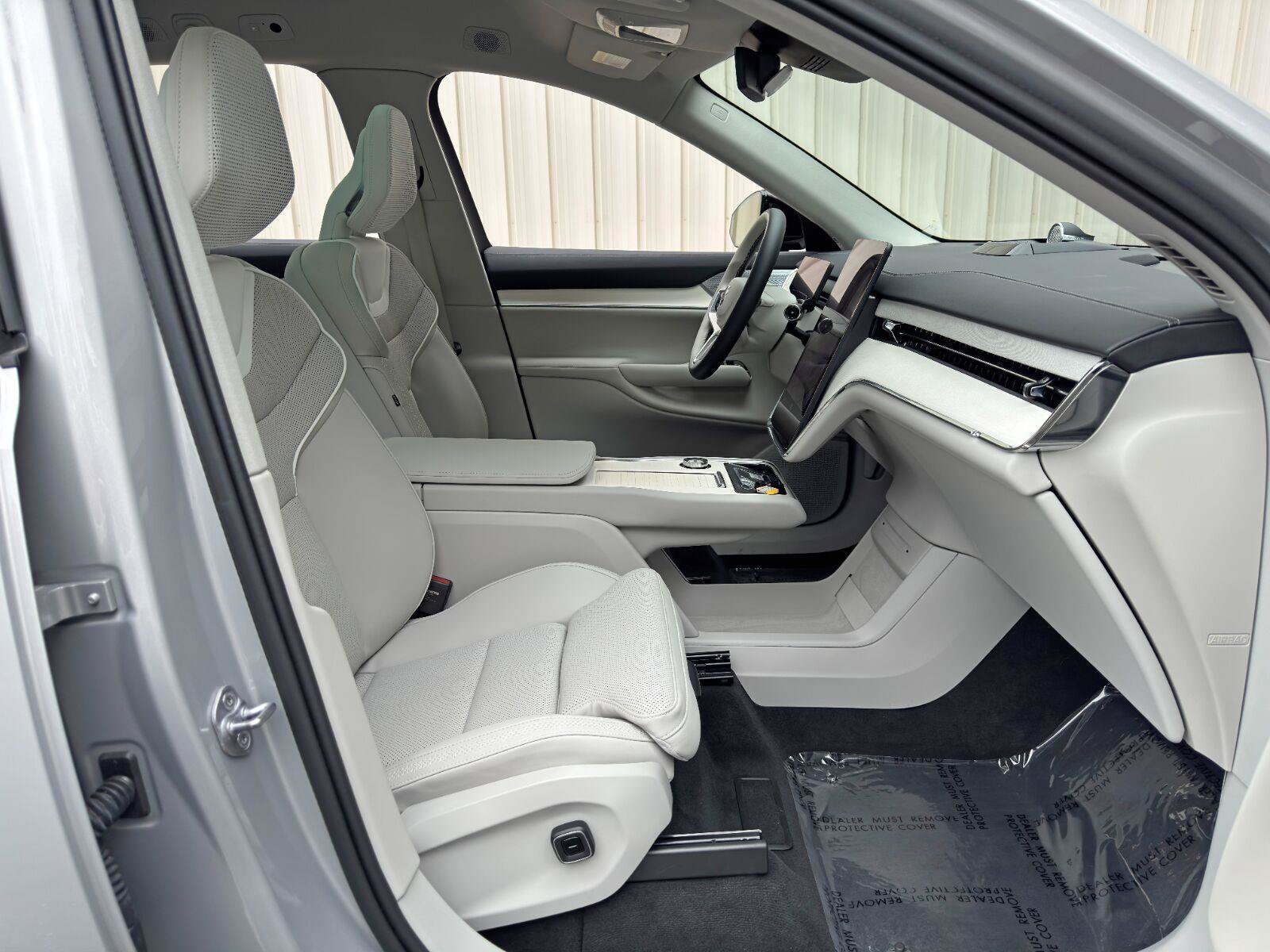 Used 2025 Volvo EX90 Ultra AWD/4WD image 16