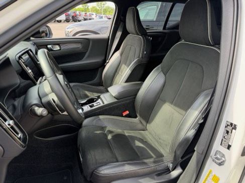 Used 2020 Volvo XC40 T5 R-Design AWD/4WD image 8