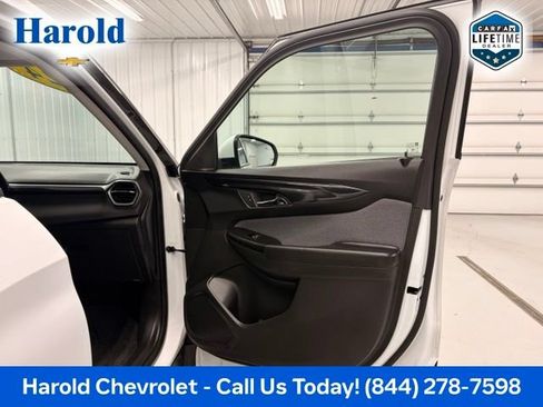 Used 2024 Chevrolet TrailBlazer LT w/ Convenience Package AWD/4WD image 10