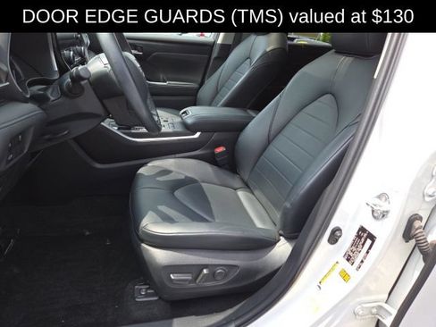 Used 2023 Toyota Highlander XLE AWD/4WD image 10