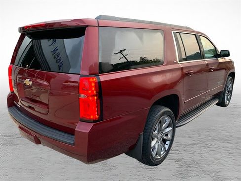 Used 2018 Chevrolet Suburban LT w/ Luxury Package AWD/4WD image 2