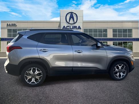 Used 2023 Kia Seltos EX image 7