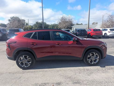 Certified 2025 Chevrolet Trax LT w/ LT Convenience Package image 3