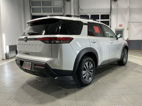 Used 2025 Nissan Pathfinder SV image 34