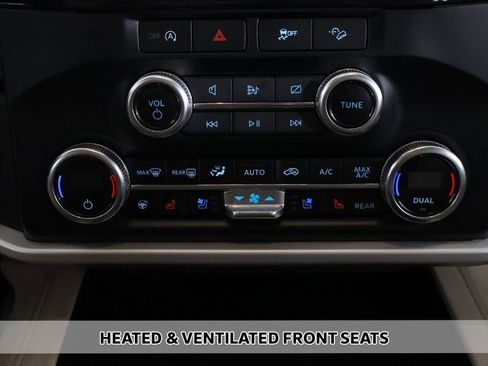 Used 2024 Ford Expedition Max XLT image 7