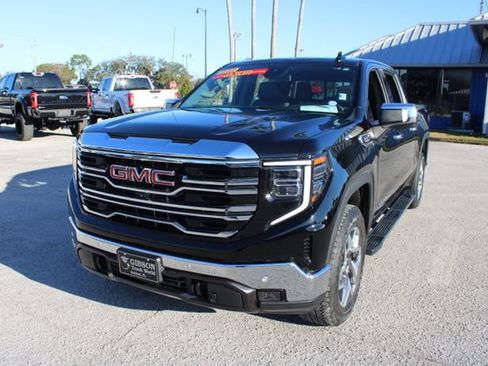 Used 2022 GMC Sierra 1500 SLT w/ SLT Premium Plus Package image 3