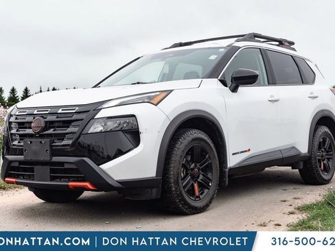 Used 2025 Nissan Rogue SV image 1