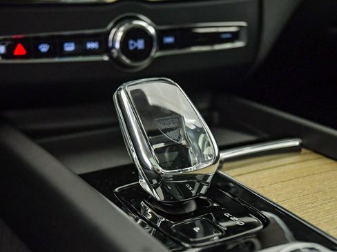 New 2026 Volvo XC60 B5 Plus w/ Climate Package PRO image 26