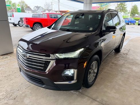 Used 2023 Chevrolet Traverse LT FWD image 2