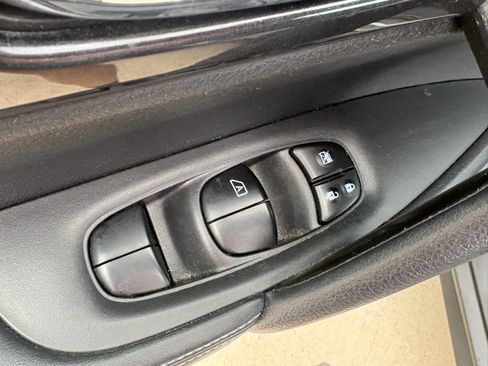 Used 2020 Nissan Rogue SV FWD image 9