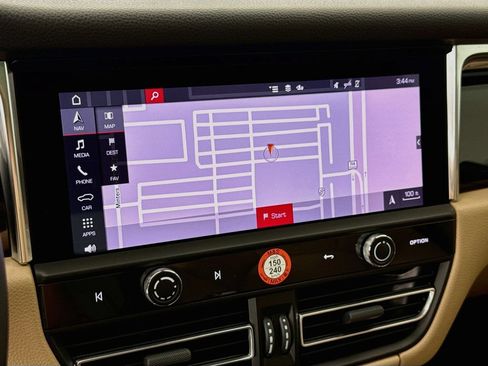 Certified 2025 Porsche Macan AWD/4WD image 19