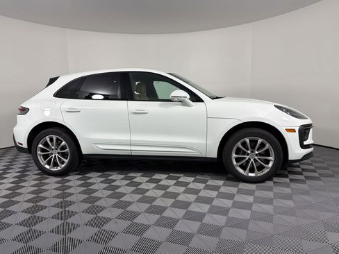 Certified 2023 Porsche Macan AWD/4WD image 8