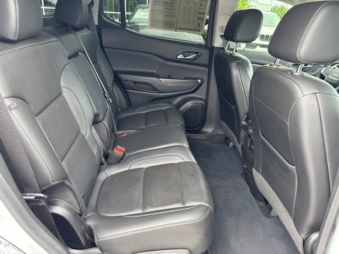 Used 2023 GMC Acadia SLT FWD image 42