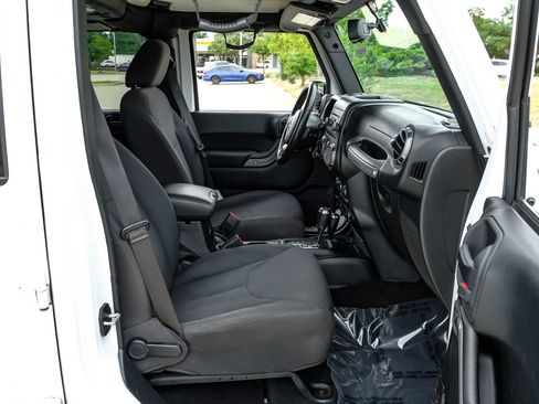 Used 2018 Jeep Wrangler Unlimited Sport S AWD/4WD image 31