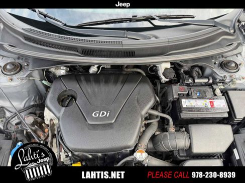 Used 2012 Hyundai Veloster w/ Style Pkg image 18