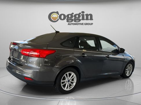Used 2017 Ford Focus SE FWD image 5