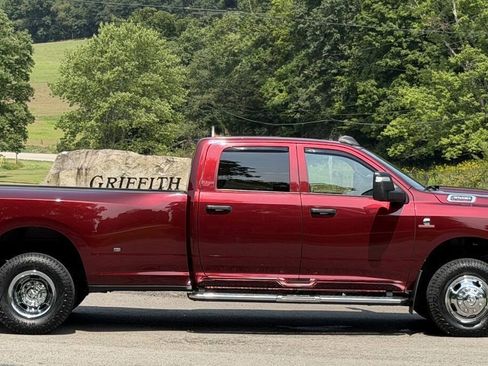 Used 2024 RAM 3500 Tradesman w/ Chrome Appearance Group AWD/4WD image 3