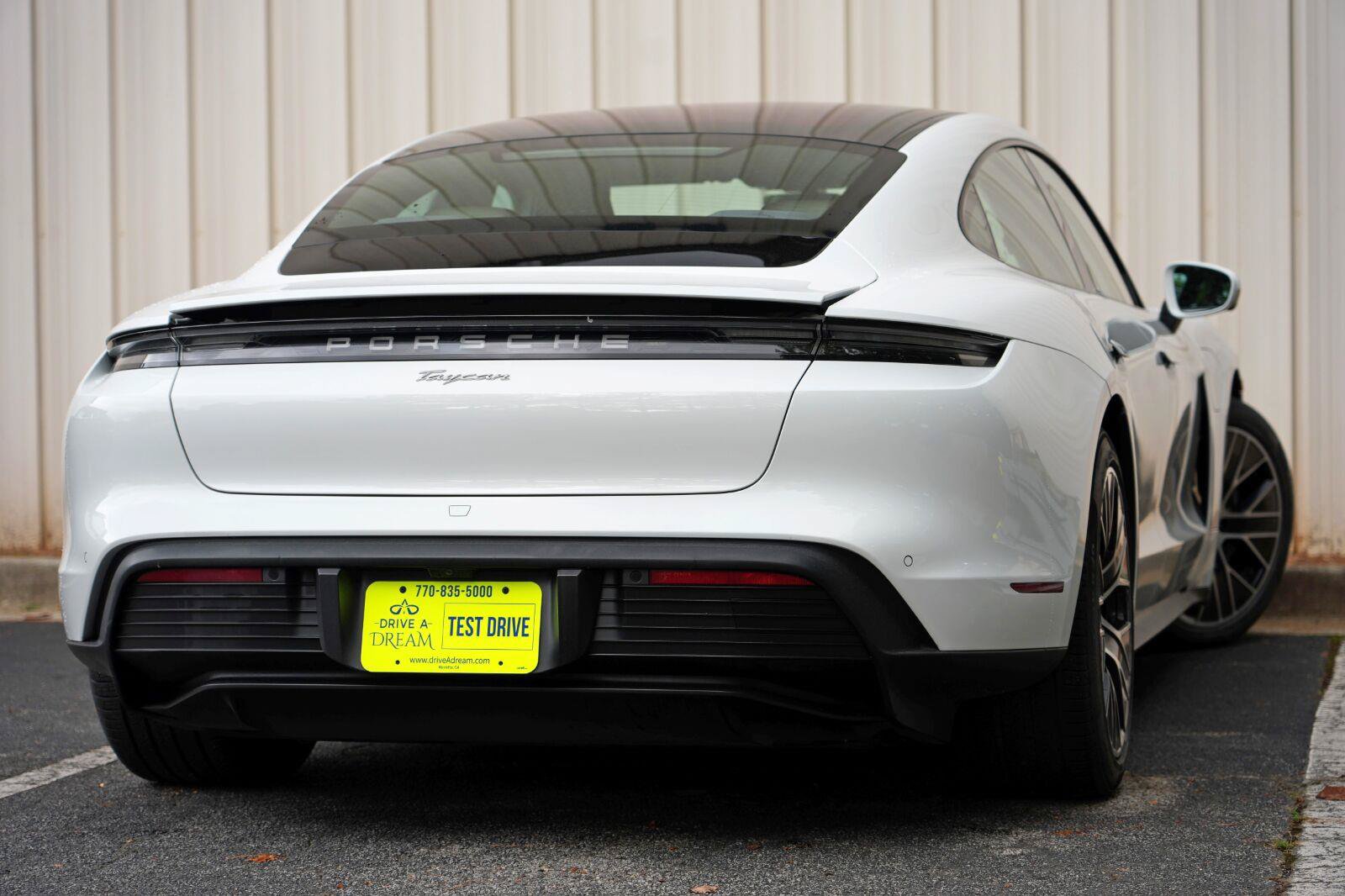 Used 2022 Porsche Taycan RWD image 4