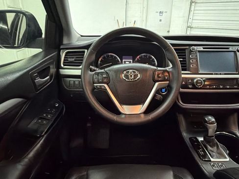 Used 2016 Toyota Highlander XLE FWD image 18