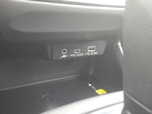 Certified 2025 Subaru Crosstrek 2.5i Limited w/ Crosstrek Mirror Package image 18