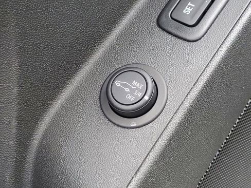 Used 2023 Chevrolet Equinox Premier image 22