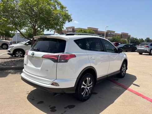 Used 2017 Toyota RAV4 LE FWD image 5