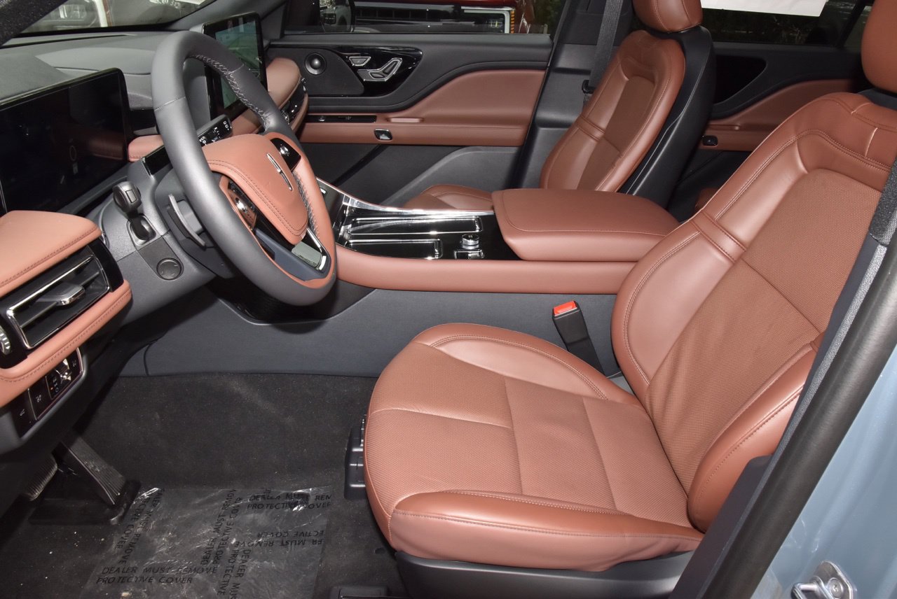 New 2027 Lincoln Aviator Reserve w/ Jet Appearance Package RWD image 13