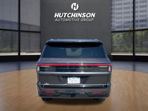 Used 2025 Lincoln Navigator Reserve image 6