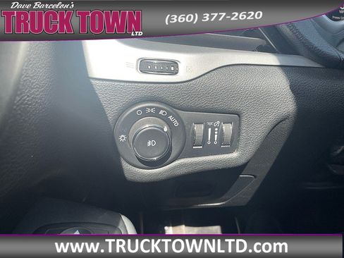 Used 2018 Jeep Cherokee Latitude Plus AWD/4WD image 18