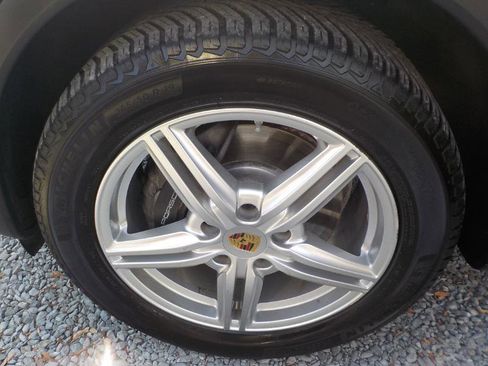 Used 2016 Porsche Cayenne w/ Premium Package image 36