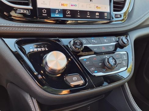 New 2026 Chrysler Pacifica Limited w/ S Appearance Package image 7