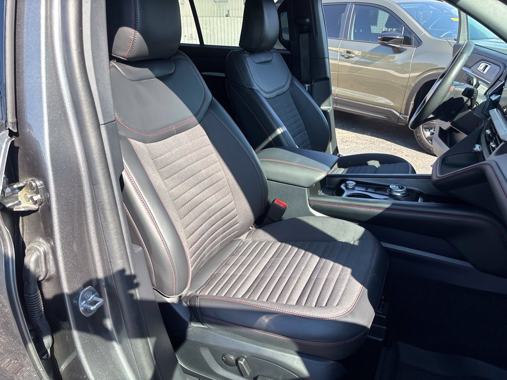 Used 2025 Ford Explorer ST-Line AWD/4WD image 42