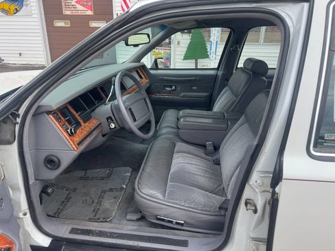 Used 1993 Lincoln Town Car Cartier image 10