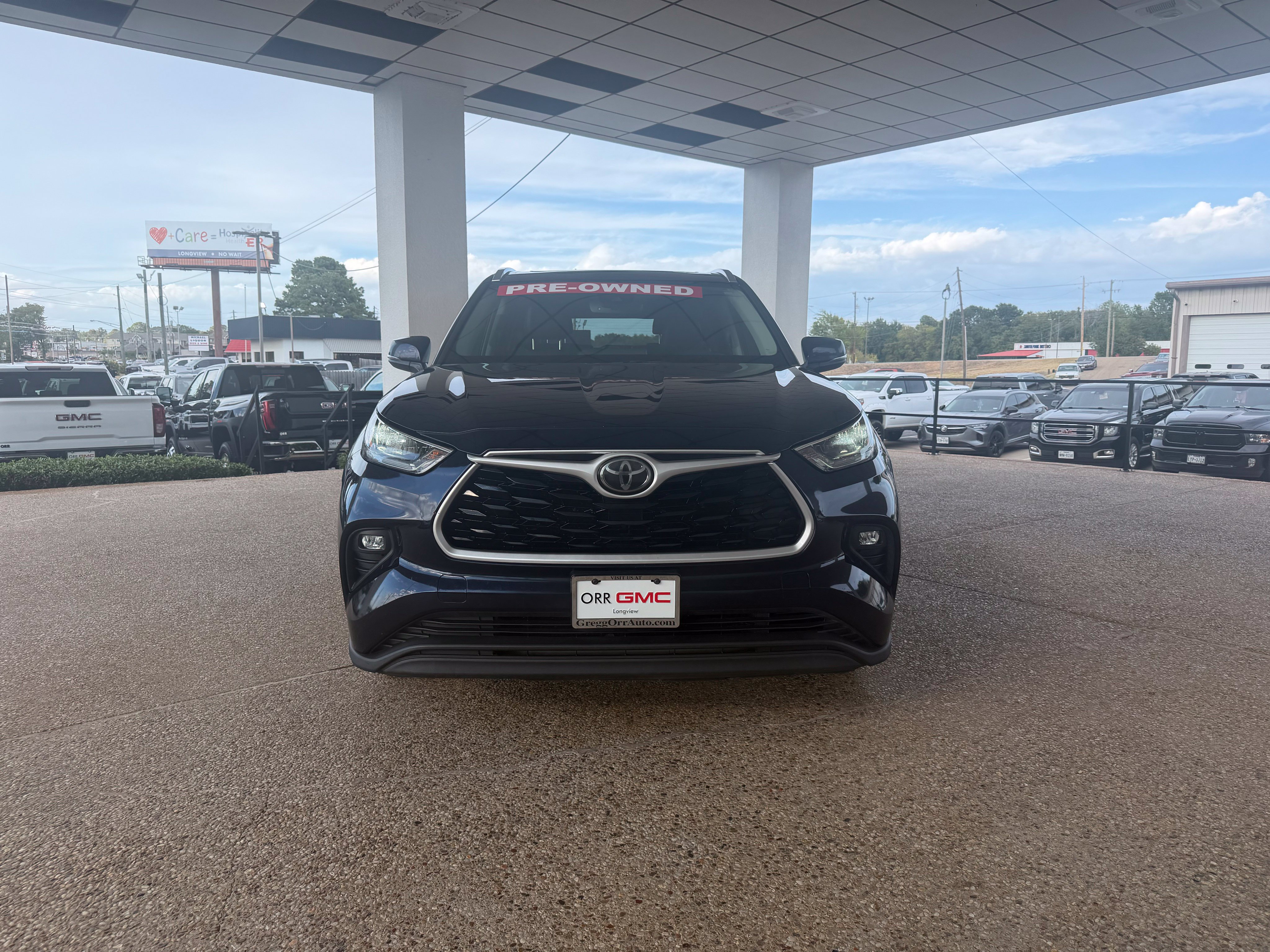 Used 2020 Toyota Highlander XLE FWD image 3